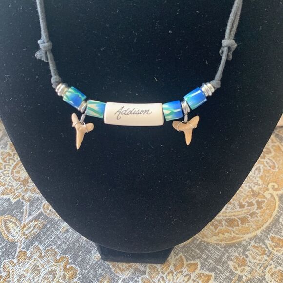 Vintage Handcrafted Shark teeth name choker, in Blue and Ivory, Unmarked - Picture 2 of 3